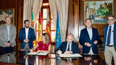 Firma del memorando entre el Ayuntamiento de Castelló y la patronal Ascer.