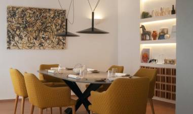 $!Sala del restaurante Atalaya, con suelo Techlam Terracotta, de creación exclusiva para el local y mesa con superficie Techlam Fior di Bosco.