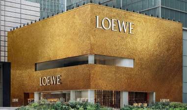 Fachada de la nueva tienda Loewe en Shanghái (China).