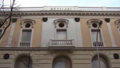 $!Fachada del frontón Beti-Jai desde la calle de Marqués del Riscal / Betijaimadrid.es