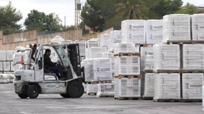 Actividad en una empresa de cerámica de Castellón.