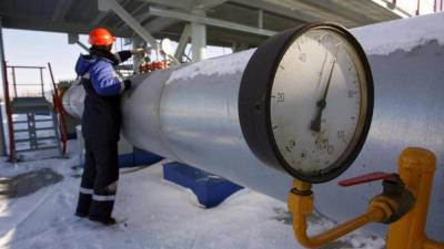 Un empleado de Gazprom en una estación de medición en Sudzha, en la frontera rusa con Ucrania.