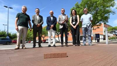 Representantes de la Conselleria de Industria conocieron ‘in situ’ el prototipo de pavimento drenante instalado en el campus de la Universitat Jaume I de Castelló.