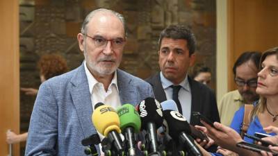 El presidente de Ascer, Vicente Nomdedeu, este jueves, ante la mirada de Carlos Mazón.