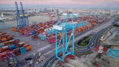 Las nuevas grúas de APM Terminals Valencia cuentan con una altura bajo ‘spreader’ de 54 metros.