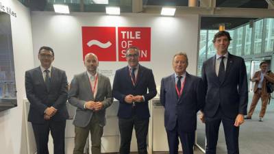 Manuel García, director de PortCastelló; Alberto Echavarría, secretario de Ascer; Rubén Ibáñez, presidente de PortCastelló; Ismael García, vicepresidente de Ascer y Manuel Breva, secretario de ANFFECC.