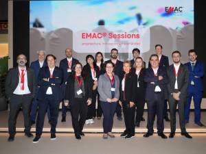 El estand de Emac Grupo en Cevisama con Emi Boix y Nuria Boix al frente.