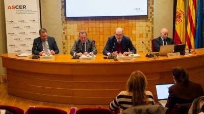 La comparecencia en Castelló del presidente de Ascer, Vicente Nomdedeu; los vicepresidentes Ismael García Peris y Miguel Nicolás; y el secretario general de la patronal cerámica, Alberto Echavarría.