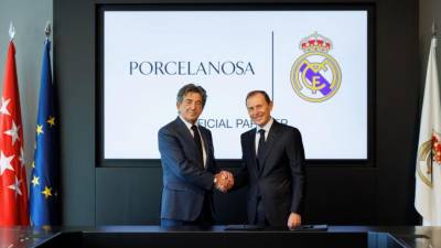 Héctor Colonques, presidente de Porcelanosa Grupo, junto a Emilio Butragueño, director de Relaciones Institucionales del Real Madrid.