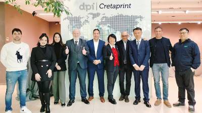 El equipo de Dpi Cretaprint en la nueva sede de la compañía en Onda (Castellón).