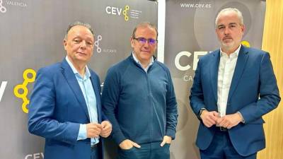 Salvador Navarro, presidente de CEV, Carmelo Martínez, nuevo presidente de CEV Castellón y Salvador Serrano, secretario provincial de CEV Castellón.