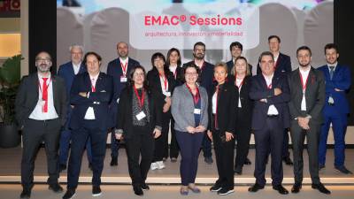 El estand de Emac Grupo en Cevisama con Emi Boix y Nuria Boix al frente.