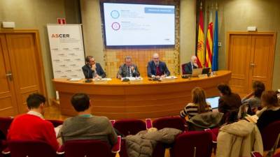 La presentación de datos sectoriales en las instalaciones de la patronal cerámica Ascer en Castelló.