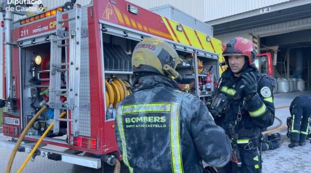 $!Actuación de los bomberos en las instalaciones de Arciblansa.