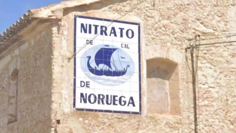 València ‘salvaguarda’ el histórico panel cerámico de Nitrato de Noruega