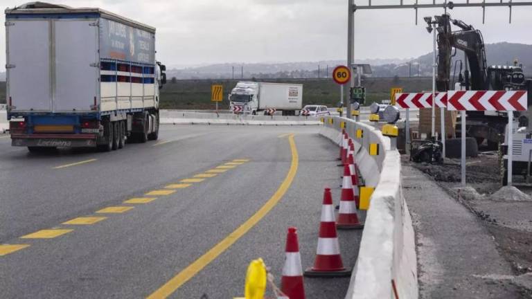 DANA en Valencia | Los camiones ya pueden circular por las autovías a cualquier hora