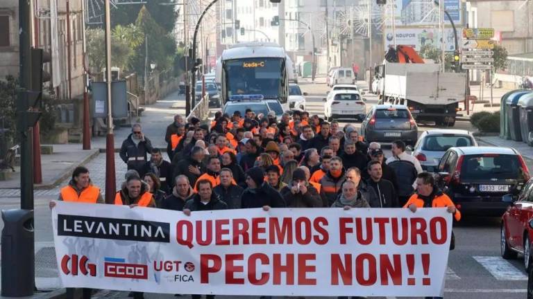 La pantilla de Levantina clama contra el cierre de la granitera de Porriño