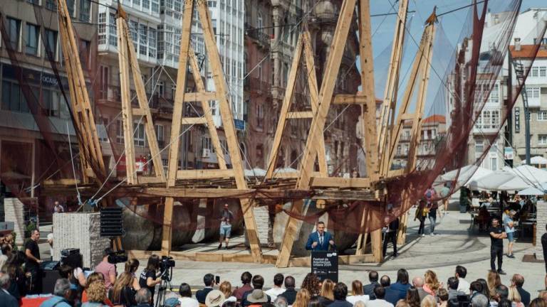 El Festival de Arquitectura Urbana instala una gran batea en una plaza española