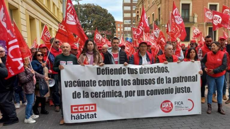 Primera protesta por el bloqueo del convenio de la cerámica: los sindicatos amenazan con una huelga en Cevisama