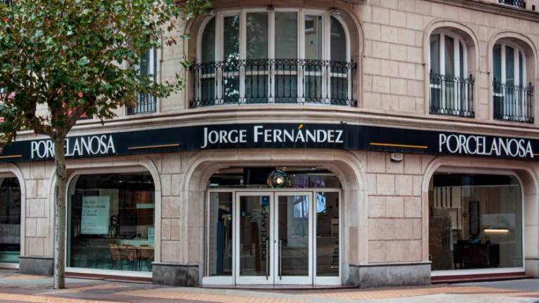 El distribuidor vasco Jorge Fernández compra un almacén de materiales